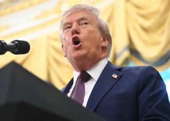 Trump anuncia los primeros despidos por el "shutdown" del gobierno de EEUU