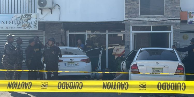 Solicitan 18 meses de prisión preventiva contra policías acusados de matar a cinco hombres en Santiago