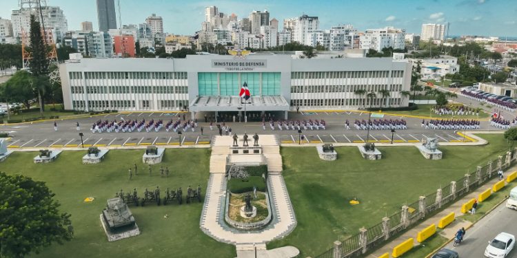 Defensa firma acuerdo con instituciones colombianas para impulsar capacitación digital de militares