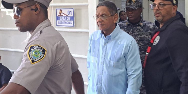 Prisión domiciliaria y garantía económica a sacerdote acusado de violación en Villa Los Almácigos