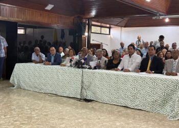 Médicos pensionados recibirán aumento salarial a partir de enero 2026