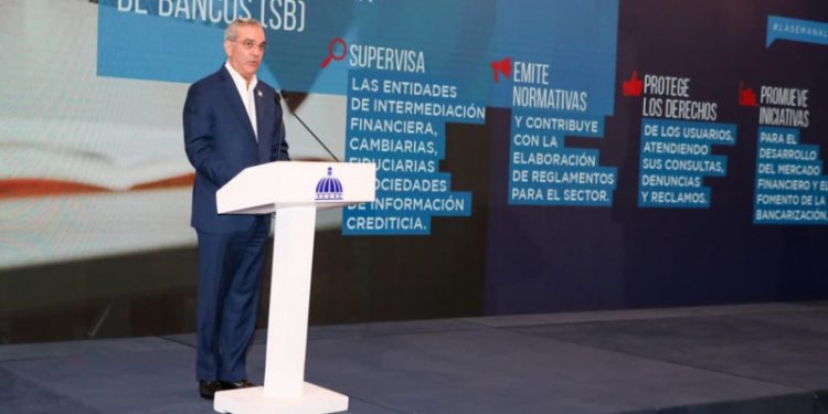 Abinader: “El 80% de la deuda que hemos tomado es para pagar y refinanciar la deuda de ellos”