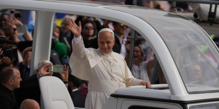 Maduro pide ayuda al papa León XIV para mantener la paz en Venezuela