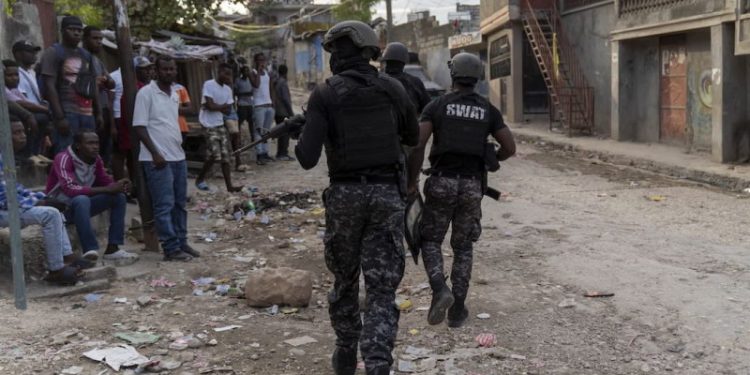 Tiroteo interrumpe reunión clave de líderes de Haití para frenar la violencia de pandillas