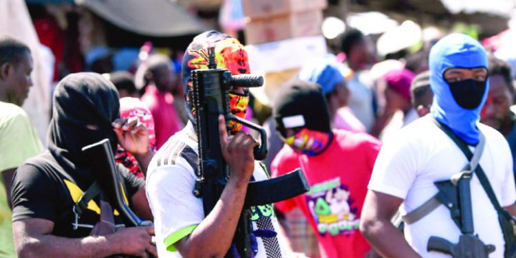 Doble vía en Haití: Estados Unidos exige comicios, pero financia la guerra