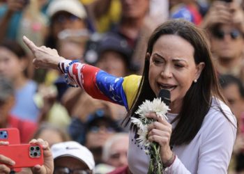 María Corina Machado, premio Nobel de la Paz, dice que Maduro está aislado y tiene los días contados