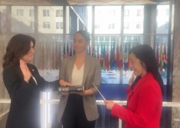 Leah Campos comparte video de su juramentación como embajadora de EEUU en RD