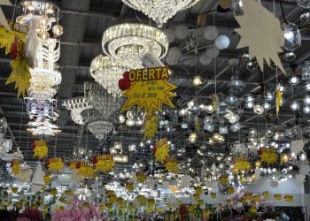 Conflicto por cierre de tiendas chinas será tratado hoy con las autoridades