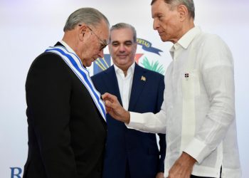 Gobierno condecora a Frank Rainieri con la Orden al Mérito de Duarte, Sánchez y Mella