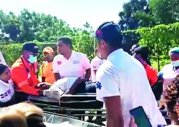 Pánico en liceo de Barahona por desmayo de estudiantes