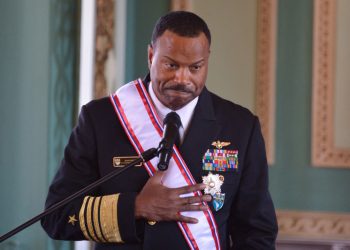 Comandante de EE.UU. a cargo de operaciones cerca de Venezuela anuncia su retirada