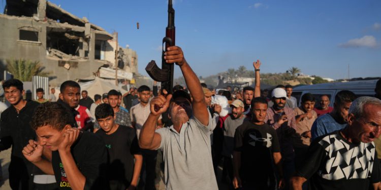 Israel acusa a Hamás de violar tregua y suspende envío de ayuda a Gaza