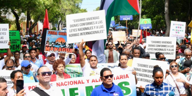 Marchan por la vida y el agua al Palacio Nacional