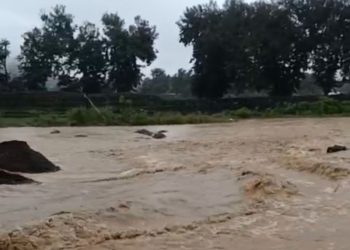 Crecida del río Nizao deja más de 20 comunidades incomunicadas en Rancho Arriba