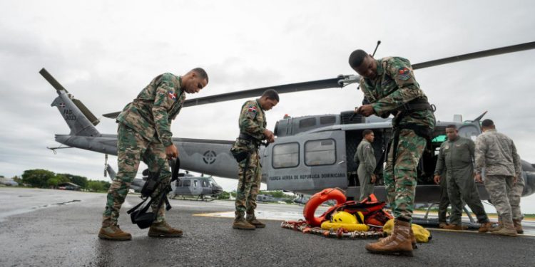 Defensa activa unidades especiales, helicópteros y aeronaves para rescate por tormenta Melissa