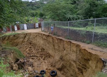 Socavón deja incomunicadas comunidades en zona sur Santiago