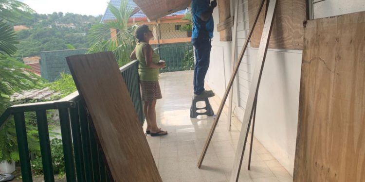 “Estamos muy preocupados”: Dominicanos se resguardan ante inminente llegada de Melissa a Jamaica