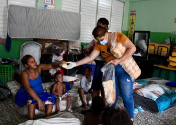 Entre albergue y lodo: La lucha de familias de Capotillo por recuperar hogares tras las crecidas