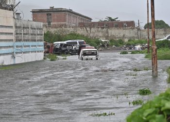 Primer ministro de Jamaica declara el país como "zona catastrófica" por efectos de huracán Melissa