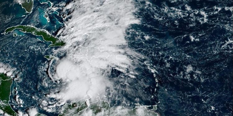 El COE advierte que las lluvias continuarán hasta el sábado por los efectos de la tormenta Melissa