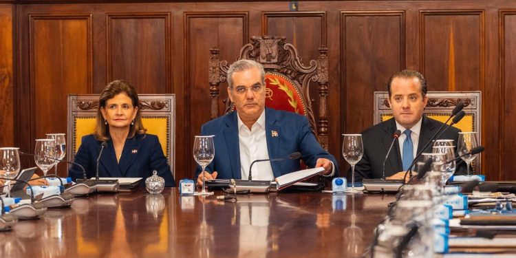 RD logra reducir su deuda pública y se mantiene entre los países más estables de la región