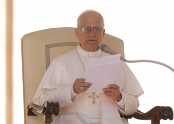 El papa pide a las agencias de noticias luchar contra la desinformación y la manipulación