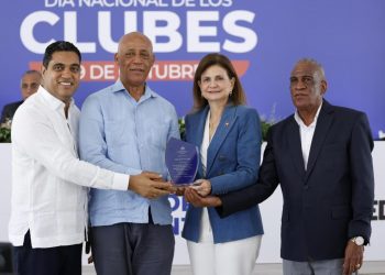 Vicepresidenta Raquel Peña y ministro Kelvin Cruz conmemoran el día de los clubes