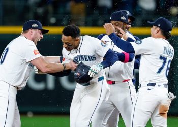 Marineros vuelven a la serie de campeonato tras 24 años y 15 innings contra los Tigres de Detroit