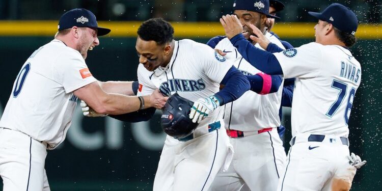Marineros vuelven a la serie de campeonato tras 24 años y 15 innings contra los Tigres de Detroit