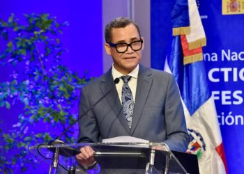 Ministro de Trabajo pide no politizar el tema de la indexación salarial y dice que lo ve justo