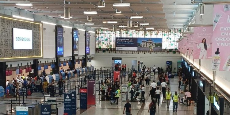 Cierre del Gobierno de Estados Unidos provoca retrasos en vuelos del Aeropuerto de Las Américas