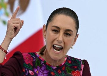 Claman justicia por asesinato de alcalde en México y exigen renuncia de Sheinbaum