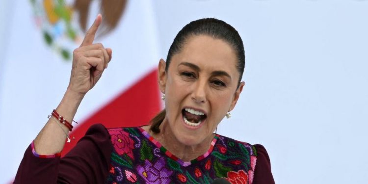 Claman justicia por asesinato de alcalde en México y exigen renuncia de Sheinbaum