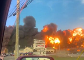 Un avión de UPS se estrella tras el despegue en el aeropuerto internacional de Kentucky