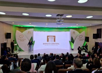 Valdez Albizu destaca importancia de la sostenibilidad y su impacto ante eventos climáticos extremos