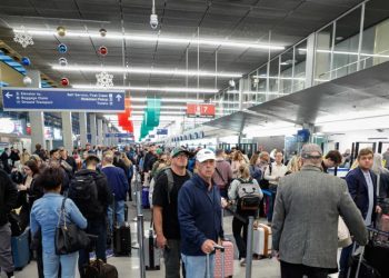 Miles de vuelos cancelados, pero un atisbo de esperanza