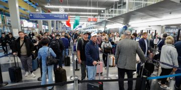 Otros 1,200 vuelos cancelados en EEUU por cierre gubernamental