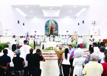 “Esta será una diócesis que pasará de fiesta en fiesta”, dice monseñor Ruiz en su primera misa