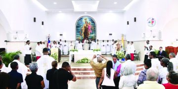 “Esta será una diócesis que pasará de fiesta en fiesta”, dice monseñor Ruiz en su primera misa