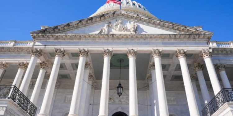 Congreso de EEUU pone fin a 43 días de cierre de Gobierno