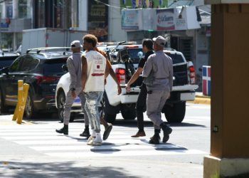 Residentes de San Cristóbal claman “Dios cuídame” antes de salir a las calles por temor a la delincuencia