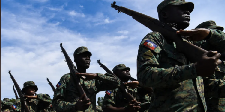 ¡30 años después! Haití resucita a su Ejército y planea "grandes cuarteles" en la frontera