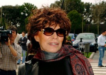 Policía investiga la muerte por estrangulamiento de la cantante Encarnita Polo