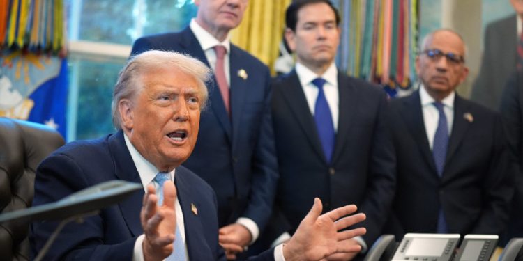 Trump no descarta ningunan opción sobre Venezuela