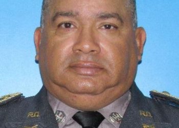 Murió coronel de la Policía tras resultar quemado en incendio