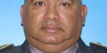 Murió coronel de la Policía tras resultar quemado en incendio