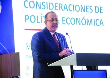 Magín Díaz dice el reto es reformar antes de crisis