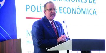 Magín Díaz dice el reto es reformar antes de crisis