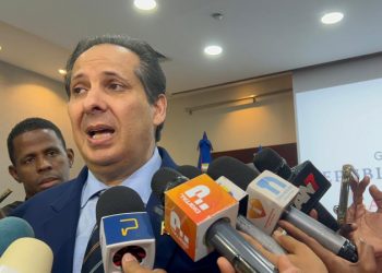 Salud llama de urgencia a vacunarse contra la influenza y advierte por mal uso de antibióticos