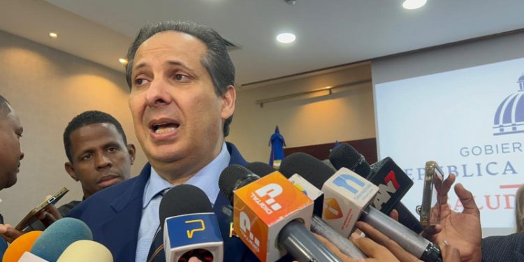 Salud llama de urgencia a vacunarse contra la influenza y advierte por mal uso de antibióticos